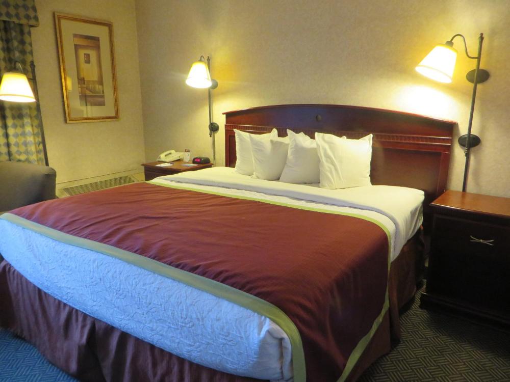 King Room - Non-Smoking interior